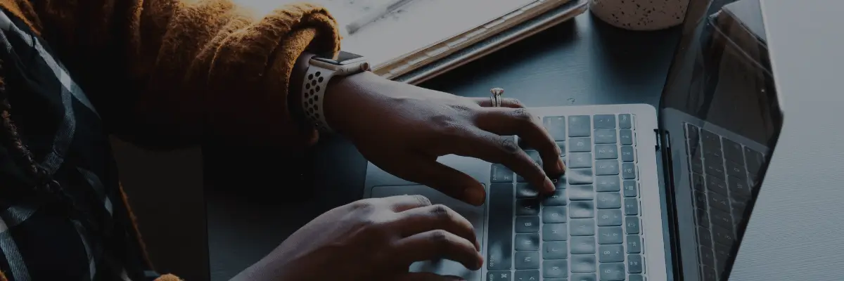 mum-on-a-laptop-banner mum-on-a-laptop-banner